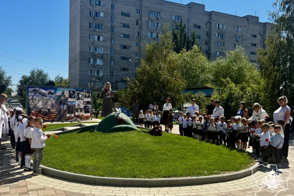 В церемонии открытия памятной аллеи в Волгограде поучаствовали Росгвардейцы