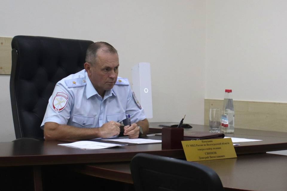 Глава волгоградской полиции пообщался с гражданами