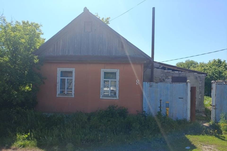 Дом в Камышинском районе признан непригодным для жизни