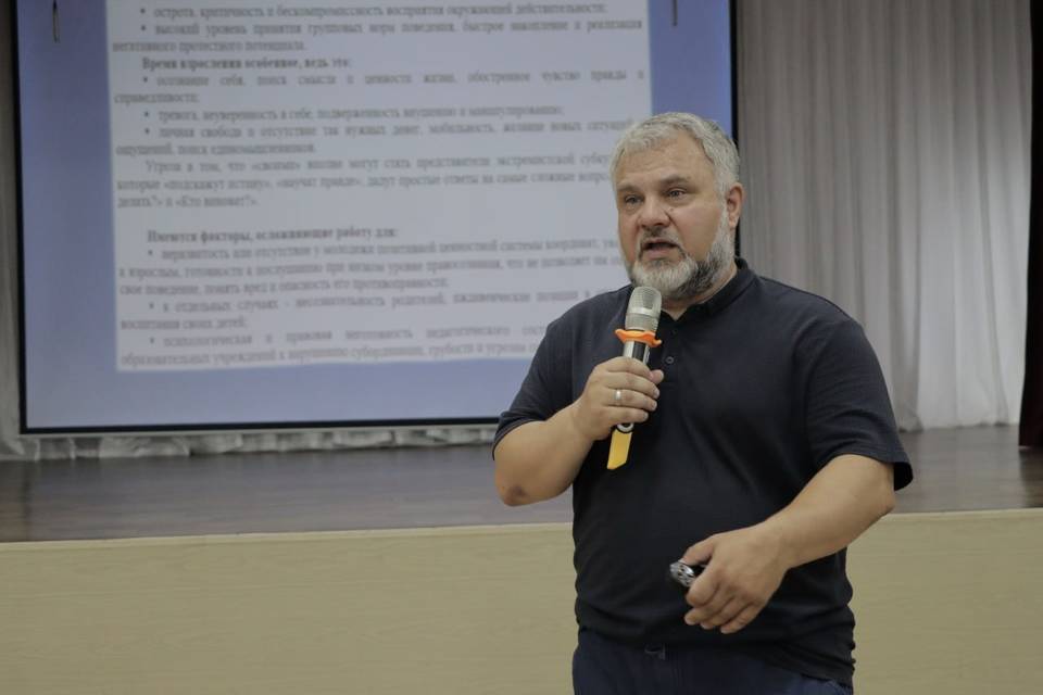 Профилактику терроризма и экстремизма обсудили в гимназии Волгограда