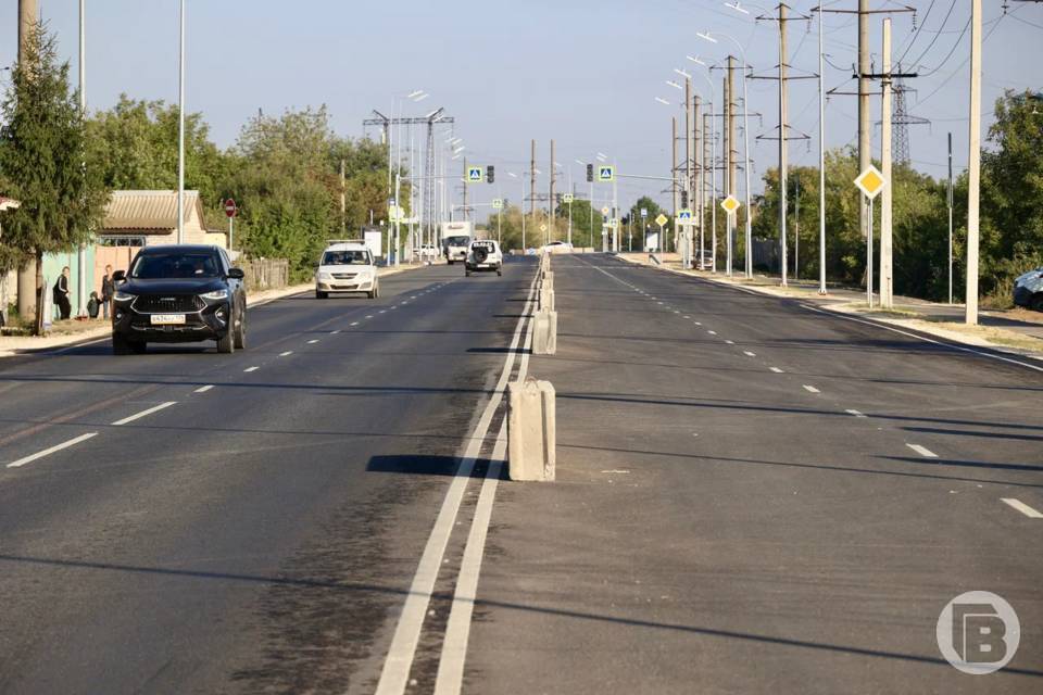 В Волгограде открыли 4 полосы на реконструированной улице Латошинской