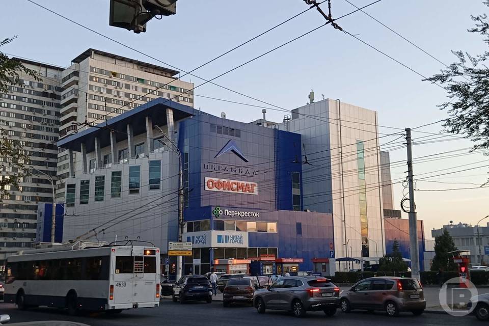Третий ТЦ в Волгограде ввел платную парковку