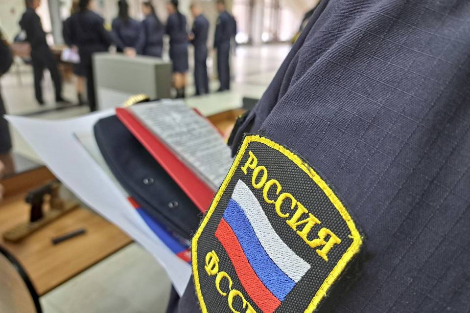 Волгоградец через приставов добился встреч с сыном
