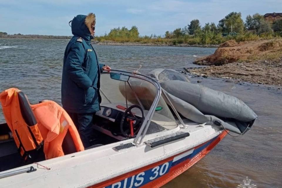 В Астрахани спасли тонувшего вместе с лодкой охотника