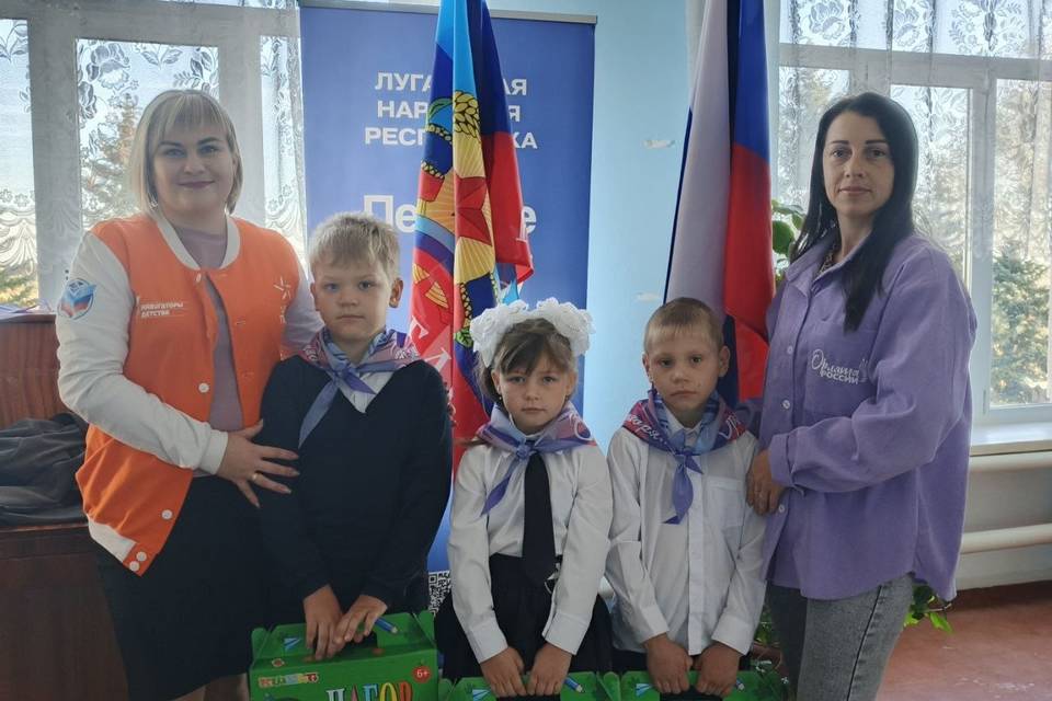 170 первоклассников из ЛНР получили подарки от Волгоградского РДФ