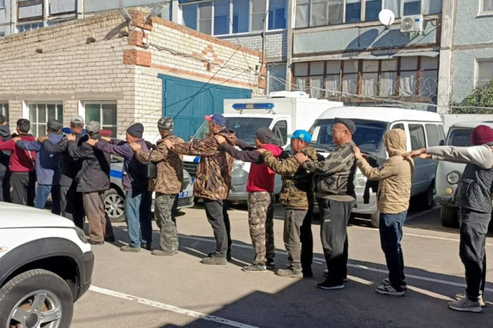 50 мигрантов доставили в полицию после рейда под Волгоградом