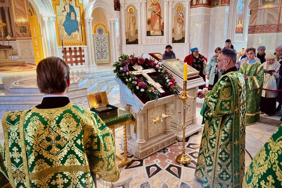 Волгоградцы приложились к святым мощам Блаженной Матроны