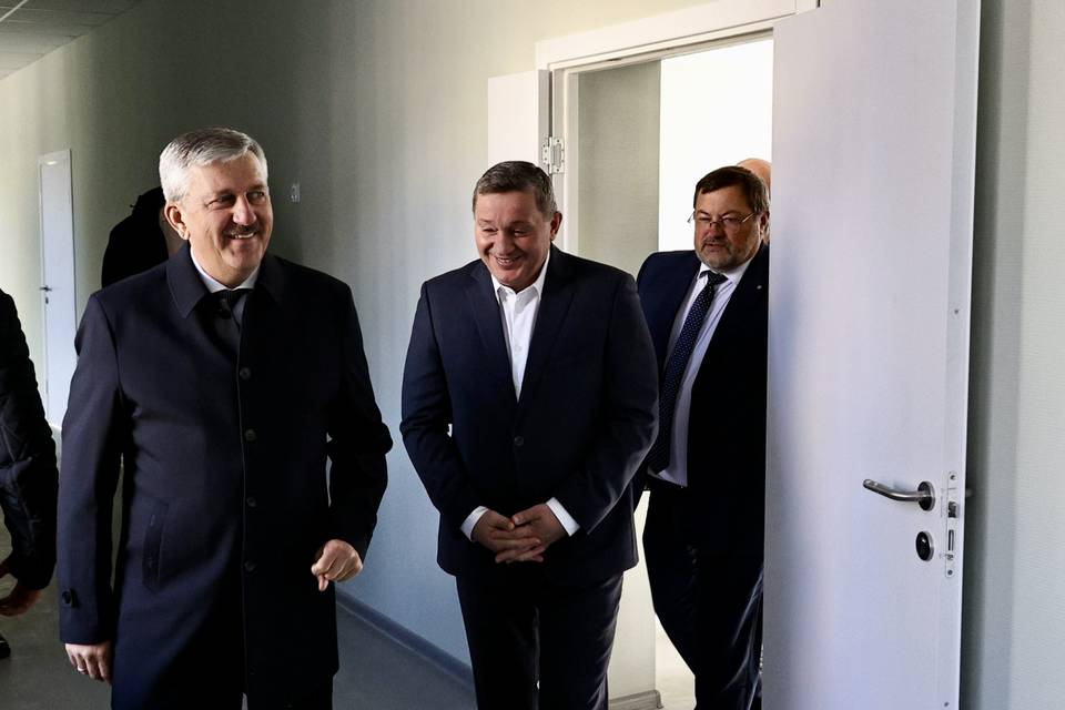 Бочаров и Марченко оценили ход работ в гимназии № 14 Волгограда