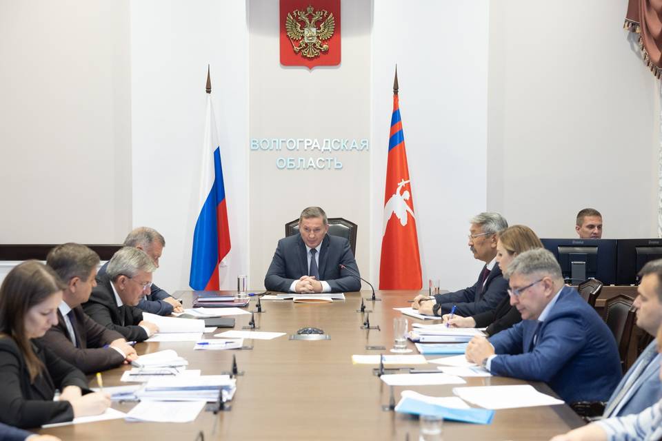 Бочаров провел совещание с руководителями финансово-экономического блока