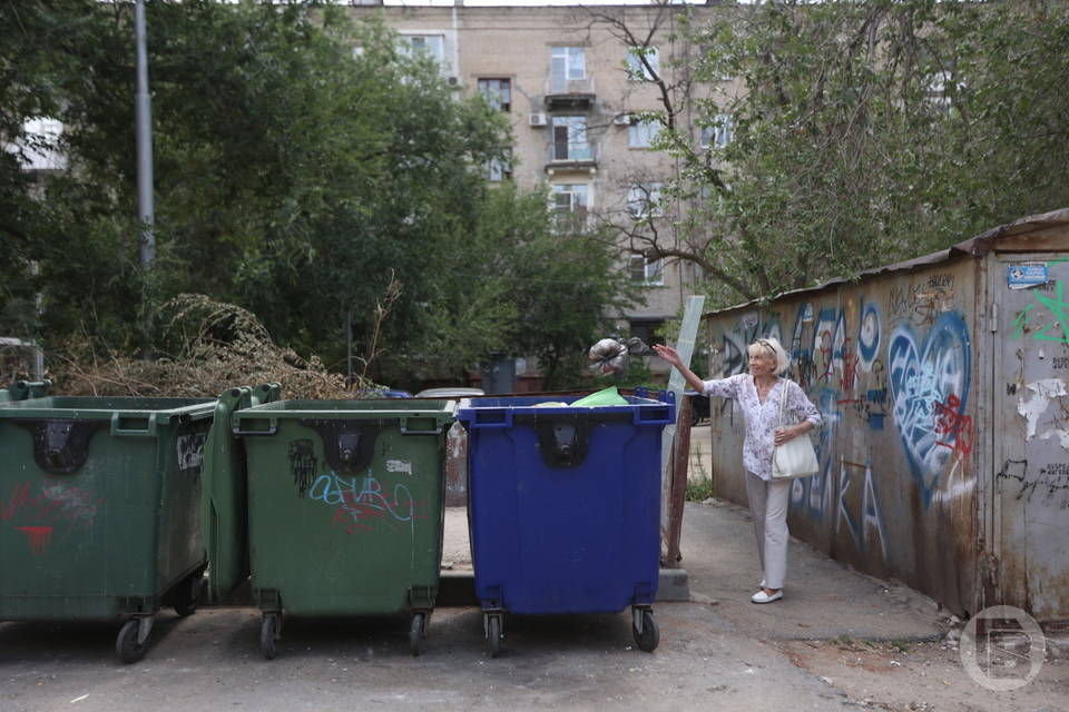 В Волгоградской области планово заменяют мусорные контейнеры