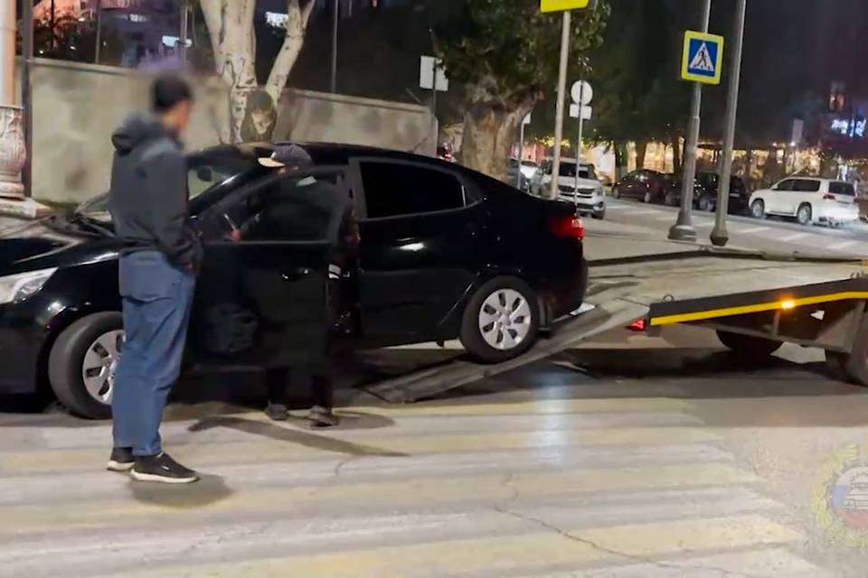 В Волгограде составили протокол на таксиста-иностранца с национальными правами