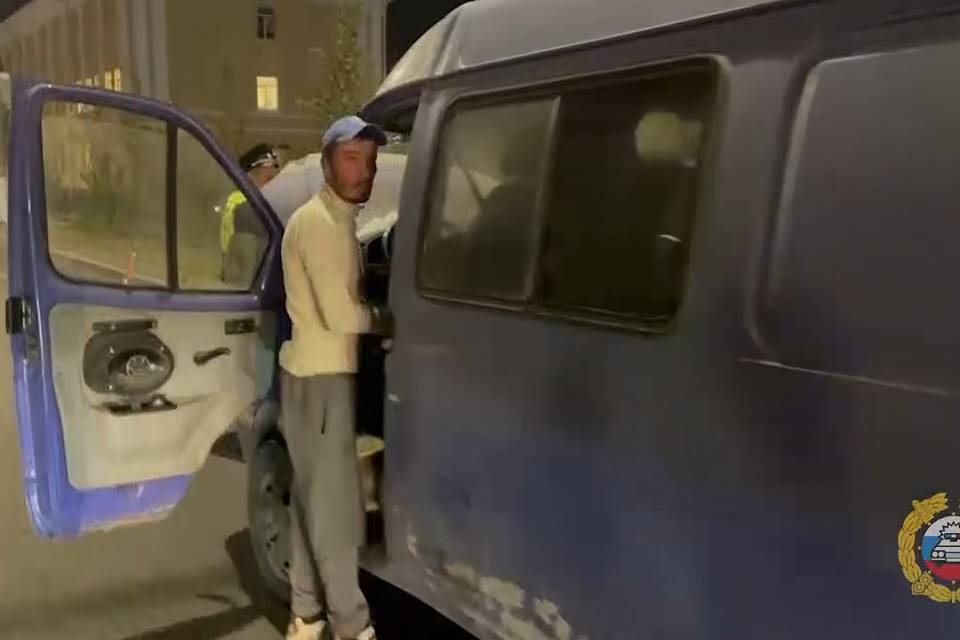 В Волгограде иностранный водитель предъявил инспекторам ДПС чужие права
