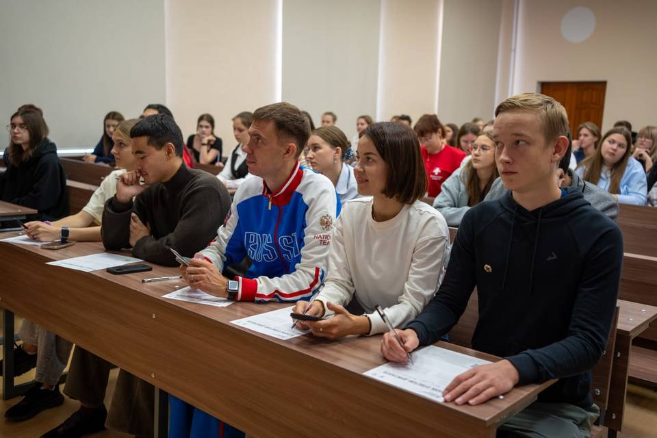 Чемпион Сурдлимпийских игр сел за парту в ВолгГМУ