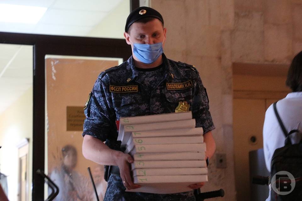 Волгоградцы в онлайн-режиме записываются к судебным приставам