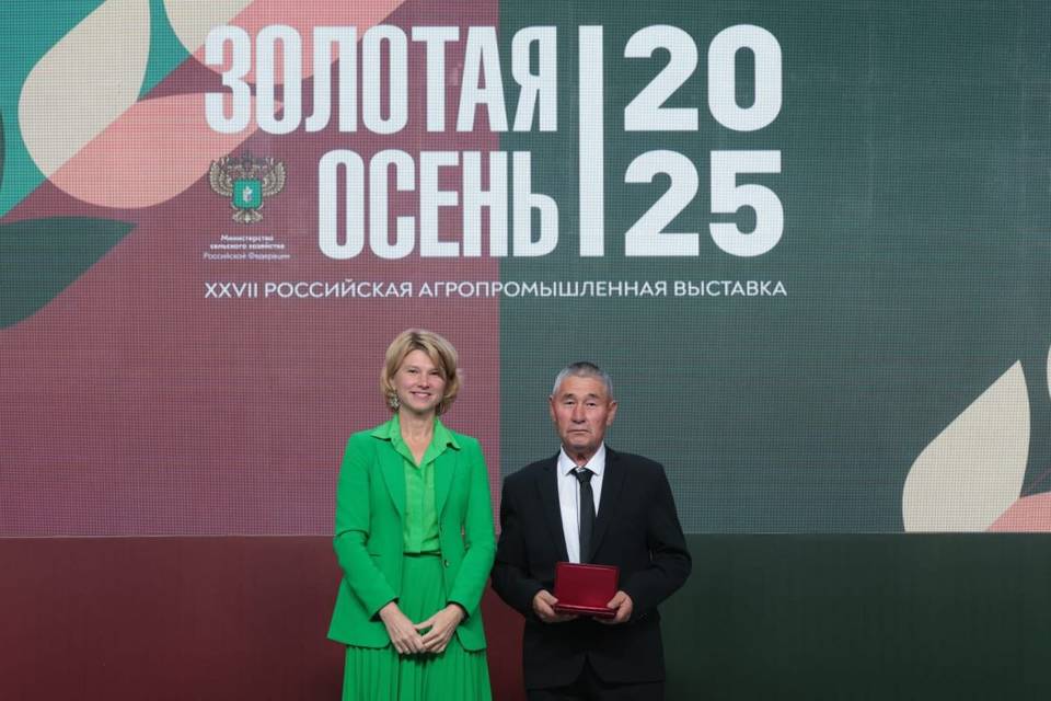 Оксана Лут наградила волгоградского агрария