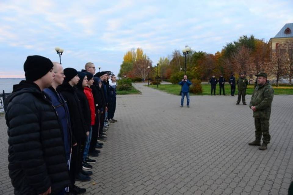 Первые призывники из Камышина и Волжского отправились на службу