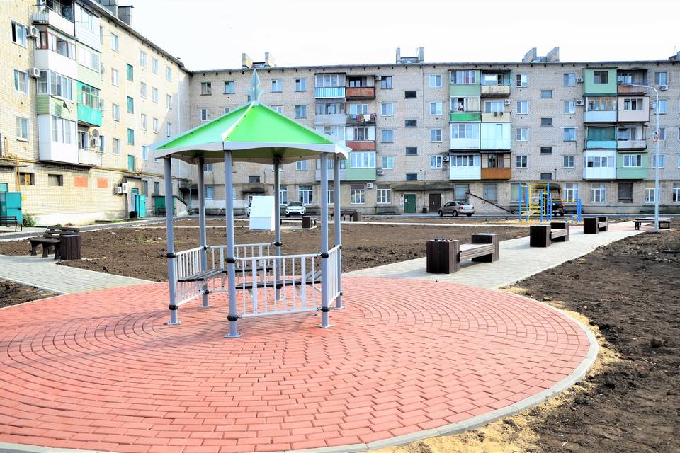 Шесть дворов обновили в Краснослободске и Новоаннинском