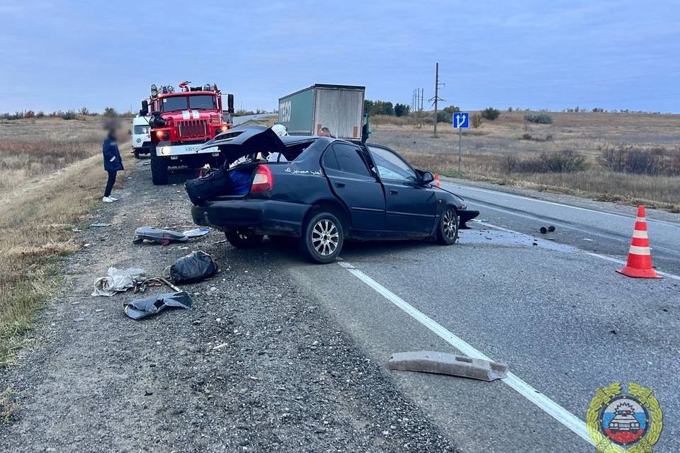 Два человека погибли в ДТП с фурой под Волгоградом