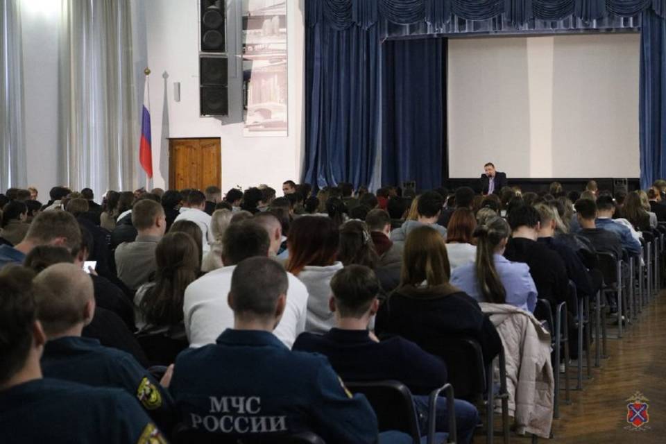 Волгоградские полицейские встретились со студентами ВолгГТУ