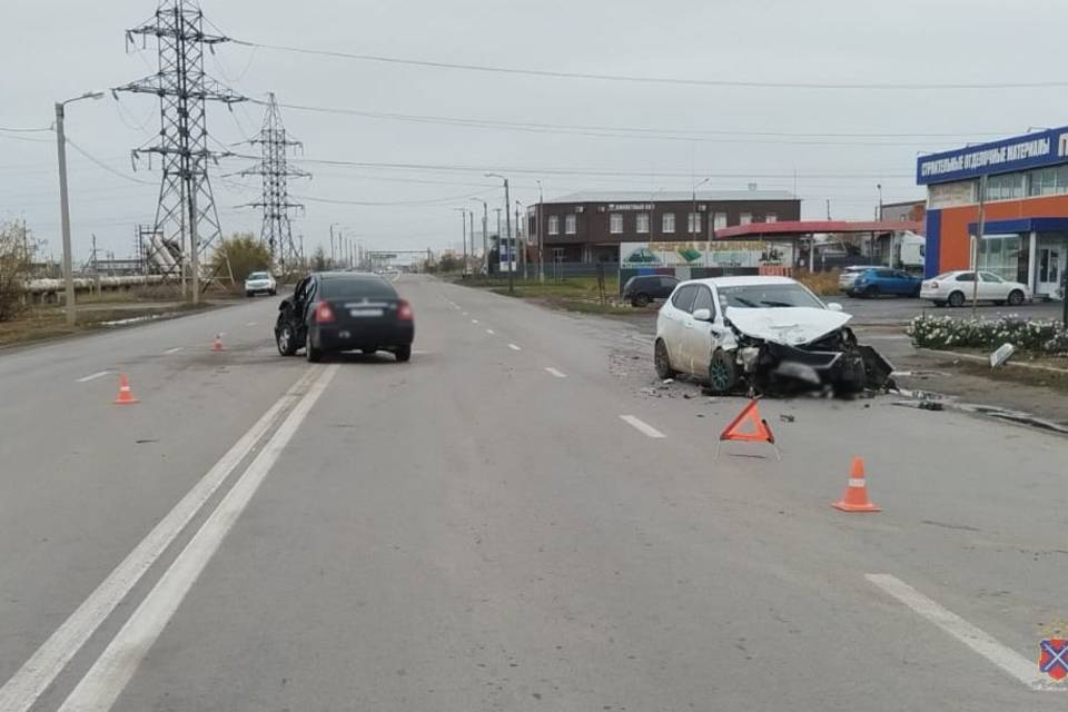 Двое взрослых и ребенок травмировались в ДТП в Волжском