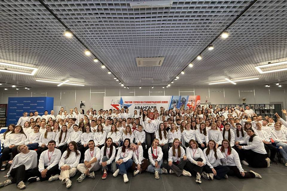Более 200 волгоградских школьников участвуют в «Смене первых»