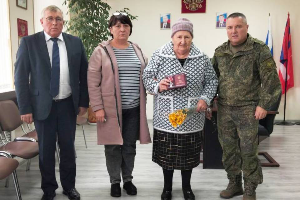 Матери погибшего на СВО передали госнаграду под Волгоградом