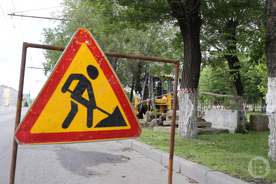 Теплотрассу прорвало у поликлиники в Котово