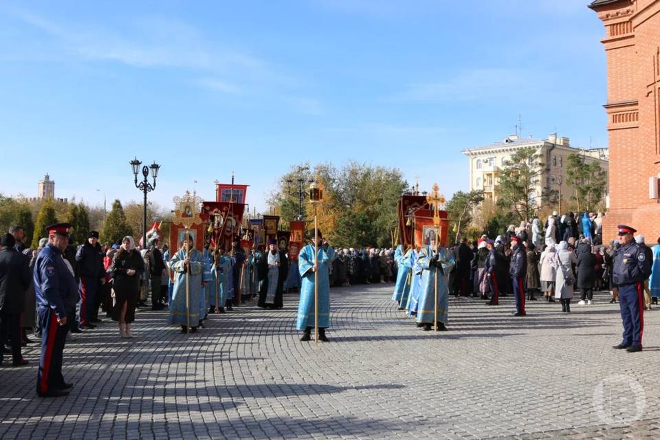 В Волгограде прошел крестный ход в День народного единства