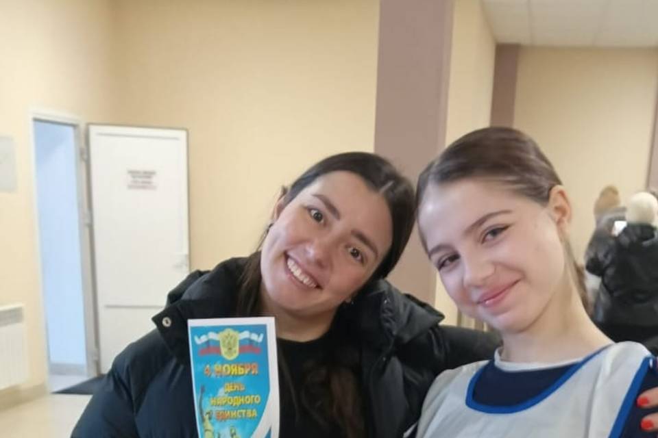 В Урюпинске раздали листовки о празднике народного единства