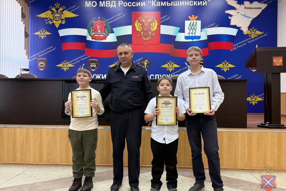 Юные художники в Волгограде показали, как гордятся службой родителей