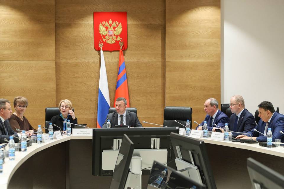 Регпарламент обсуждает проект областного бюджета в Волгограде