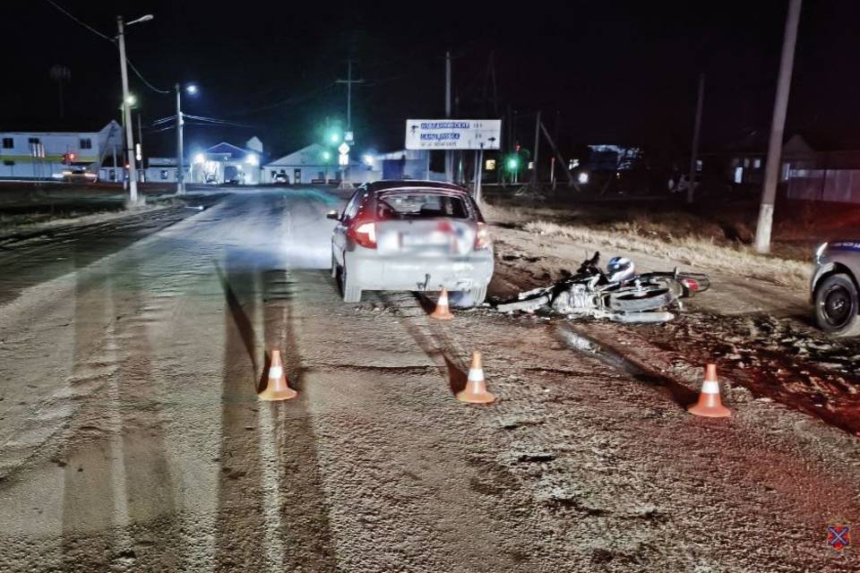 Мотоциклист госпитализирован после столкновения с автомобилем под Волгоградом