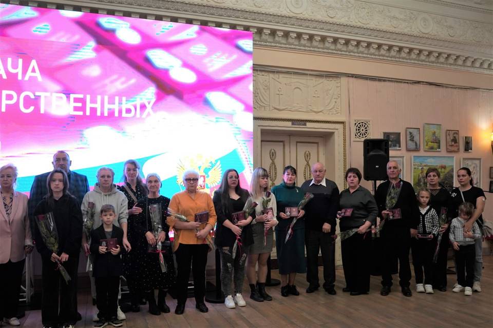 В Волжском родным 10 погибших на СВО бойцов передали госнаграды