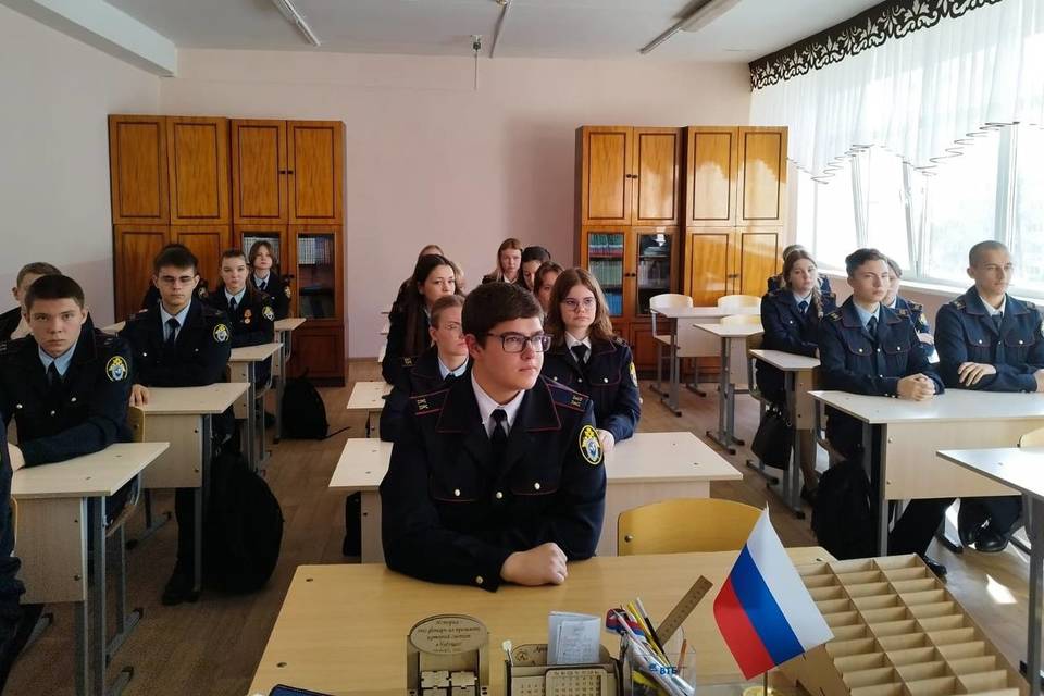 Волгоградским кадетам провели занятие по противодействию фашизму