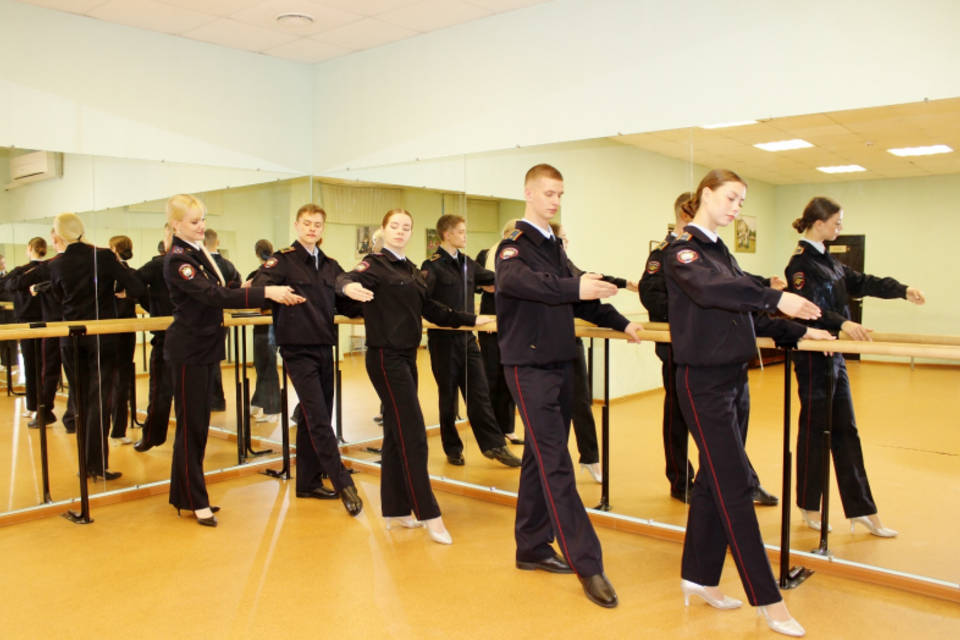 Волгоградские курсанты готовятся к Кремлевскому балу