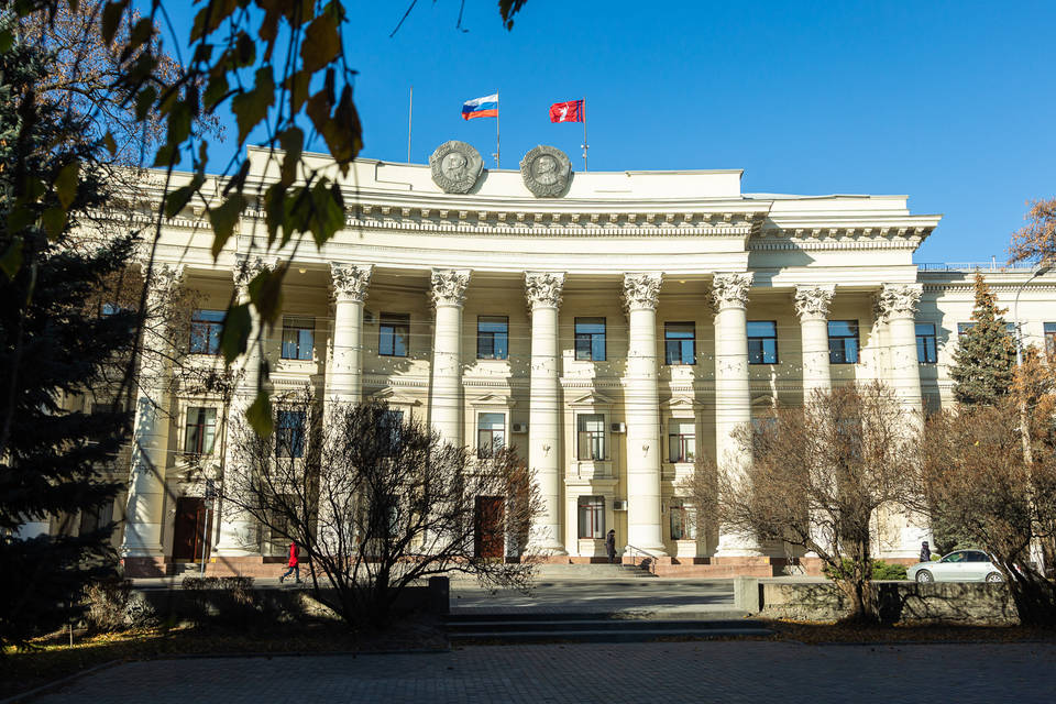 Губернатор Андрей Бочаров поздравил митрополита Германа с днем рождения