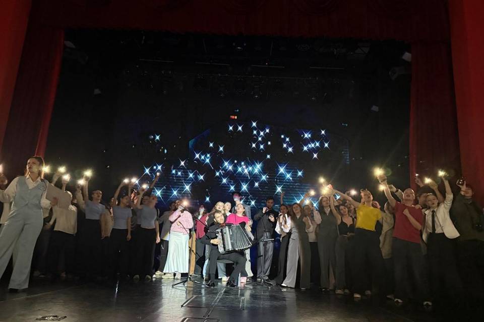 Студентов ВГИИКа посвятили на сцене театра