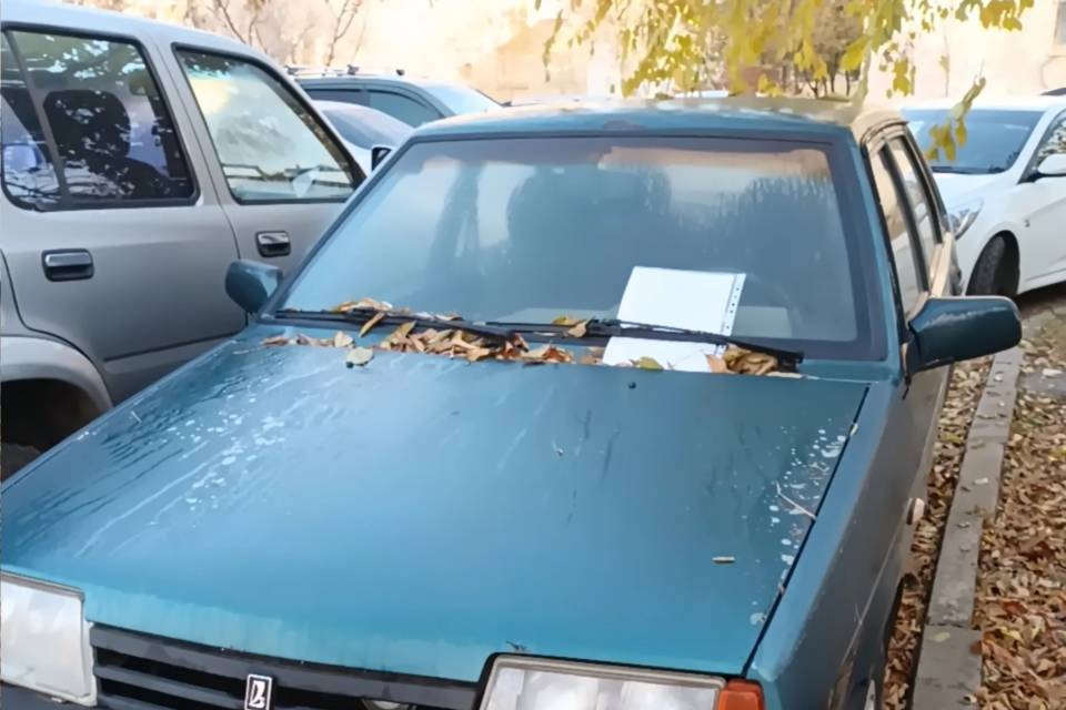 Волжане жалуются на брошенные авто во дворах