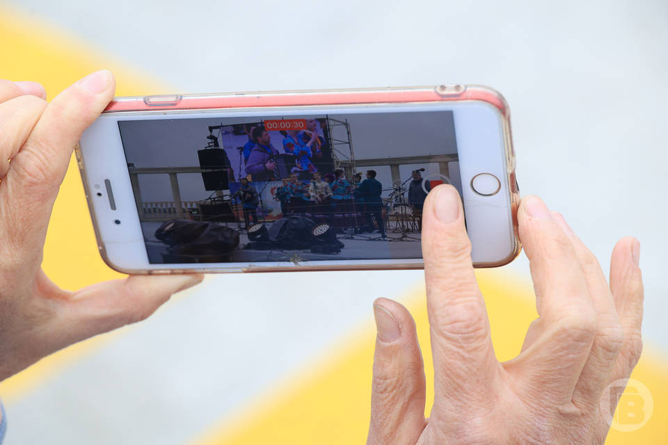 Волгоградцам советуют перейти на кнопочный телефон