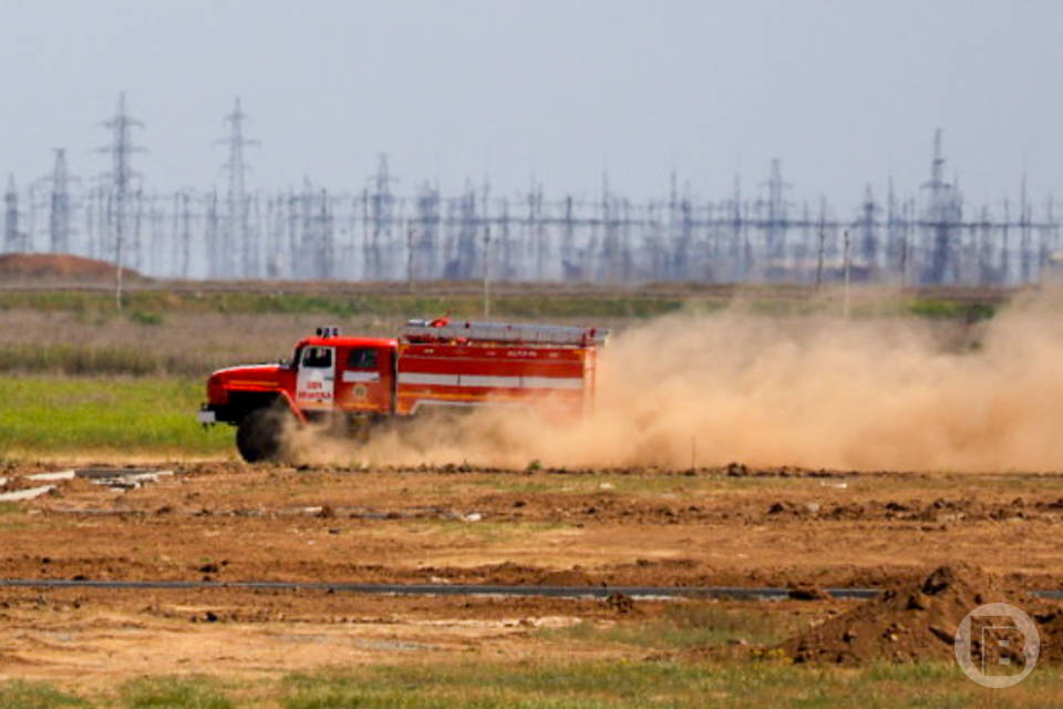 Гараж и машина загорелись в Волгограде