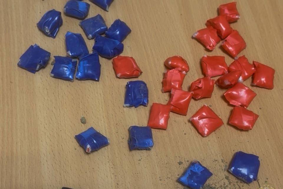 17-летнюю волгоградку задержали за сбыт наркотиков