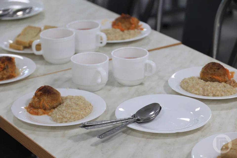 «Я почти не ем, а вес растет»: врач Садыков объяснил, в чем причина