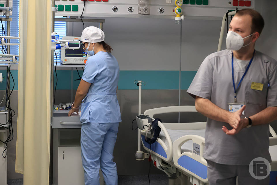 В Волгоградской области 27 медиков получили по 1 млн рублей от губернатора