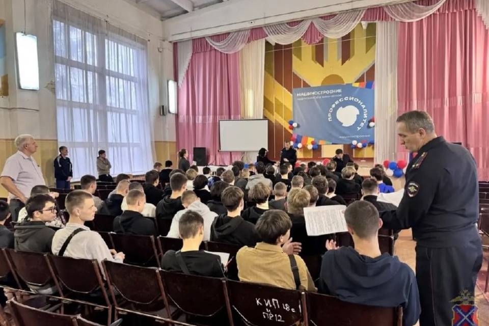 Волгоградские полицейские рассказали студентам о схемах IT-мошенничества