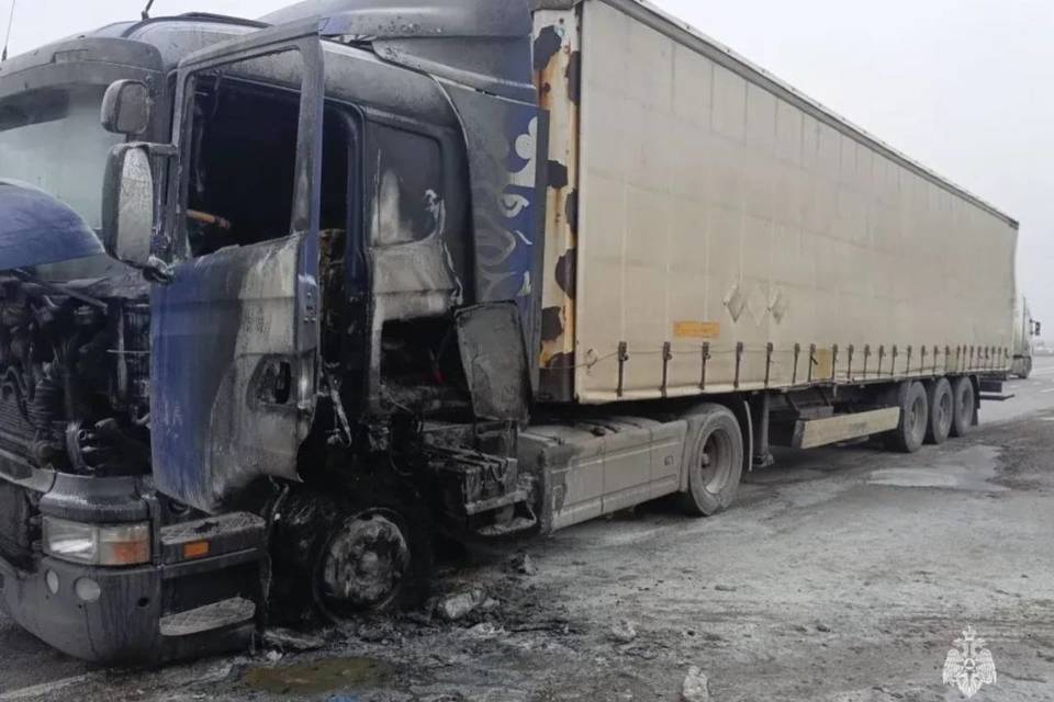 Две фуры объяло пламенем под Волгоградом