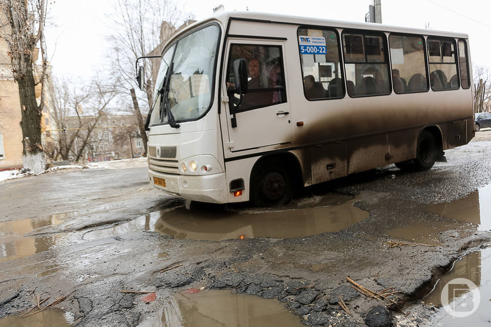 Под Волгоградом водитель маршрутки № 110 высадил школьника посреди дороги