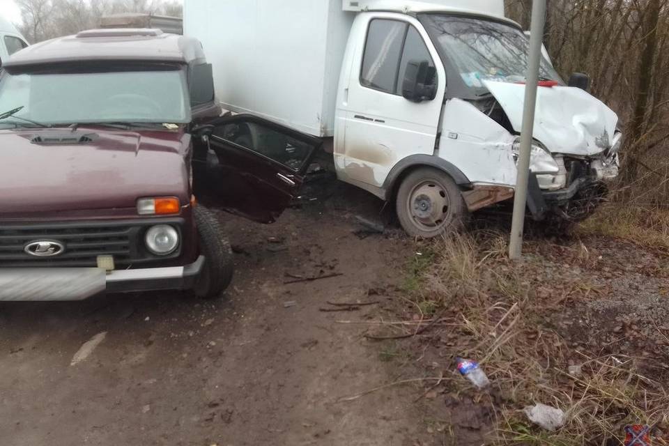 Выгнуло дверь: два человека пострадали в ДТП под Волгоградом