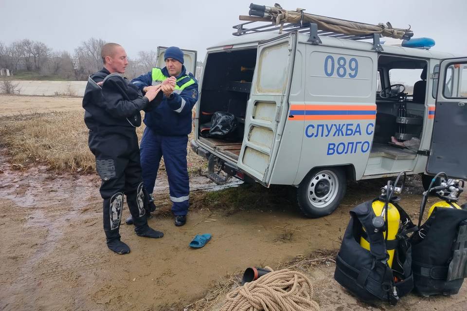 В Волгограде спасатели ликвидировали условную экокатастрофу на Волге