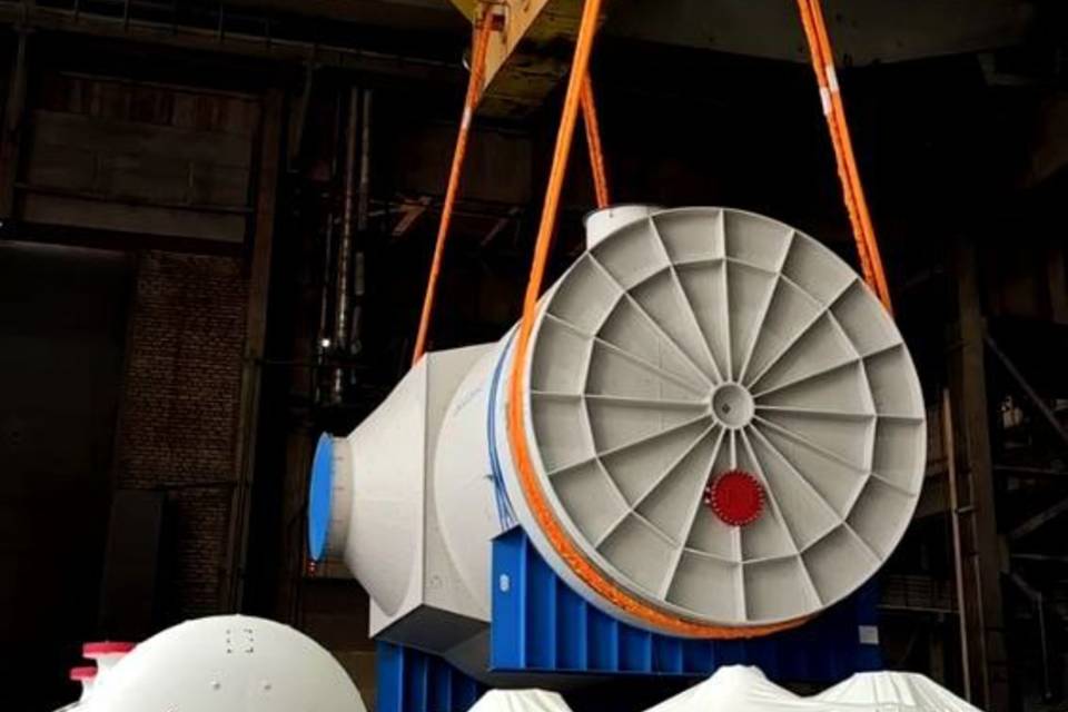 110-тонный теплообменник транспортируют в Волгограде