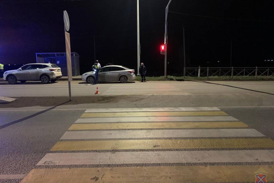 Подростка, перебегающего дорогу на красный свет, сбили под Волгоградом